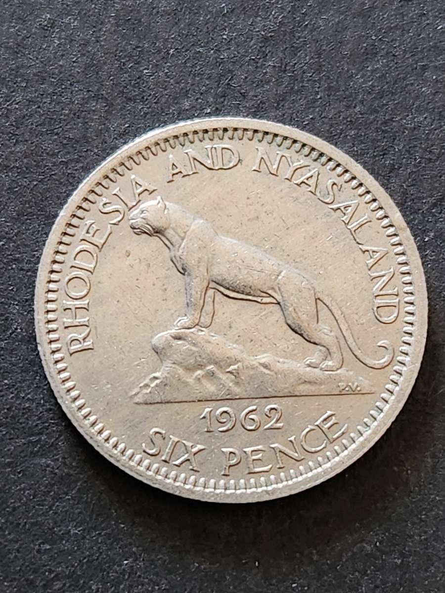 Rhodesia and Nysaland Sixpence 1962 - as per photograph