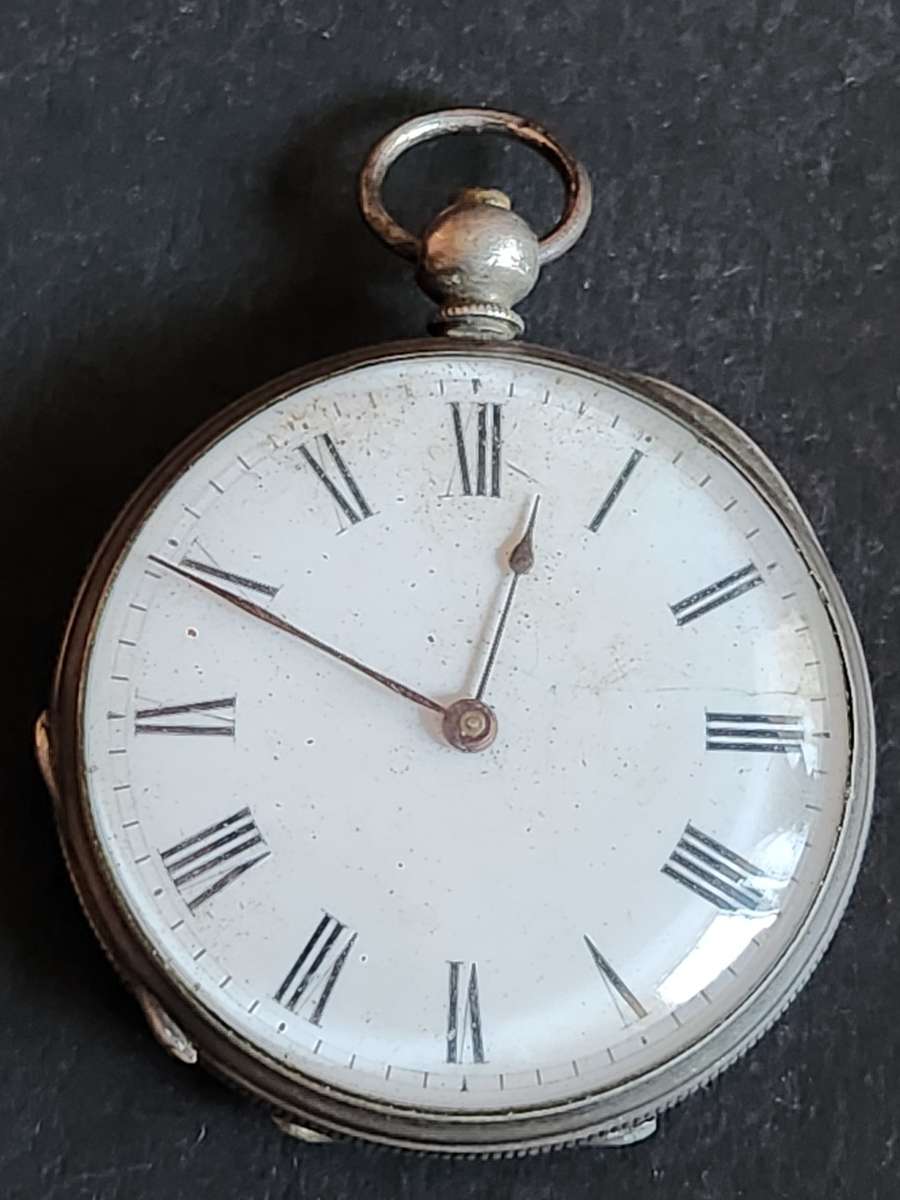 Vintage Fine Silver Pocket Watch with original glass total weight 45.29g (not working) 39mm x 39mm