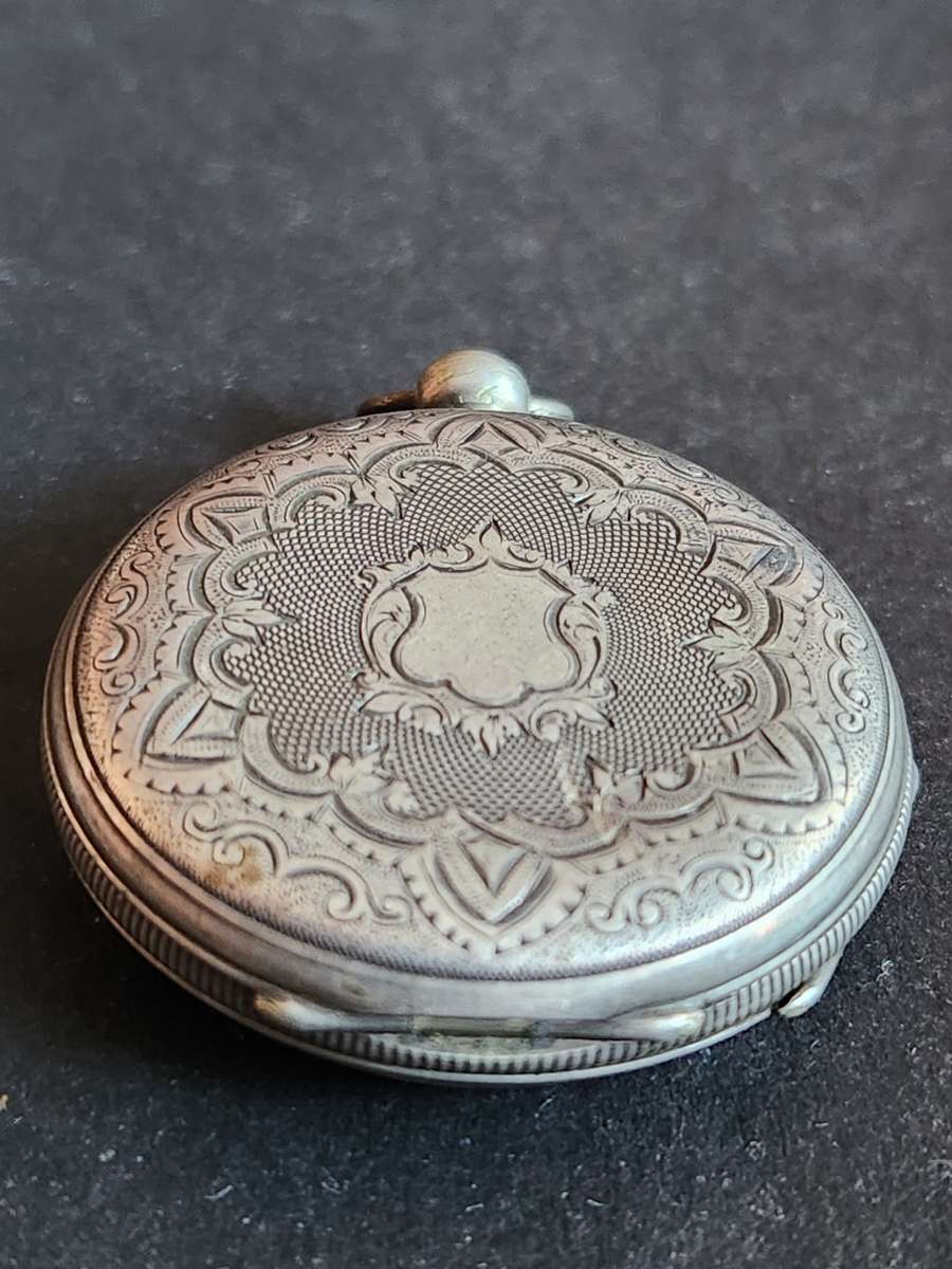 Vintage Fine Silver Pocket Watch with original glass total weight 45.29g (not working) 39mm x 39mm