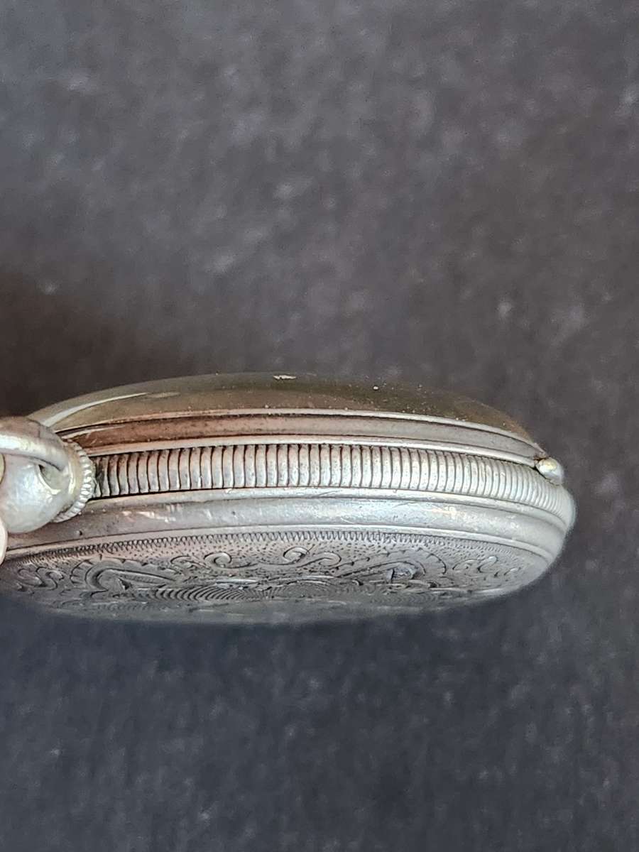 Vintage Fine Silver Pocket Watch with original glass total weight 45.29g (not working) 39mm x 39mm