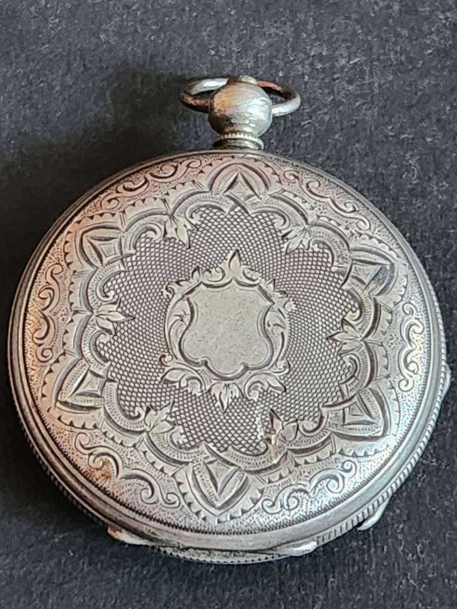 Vintage Fine Silver Pocket Watch with original glass total weight 45.29g (not working) 39mm x 39mm