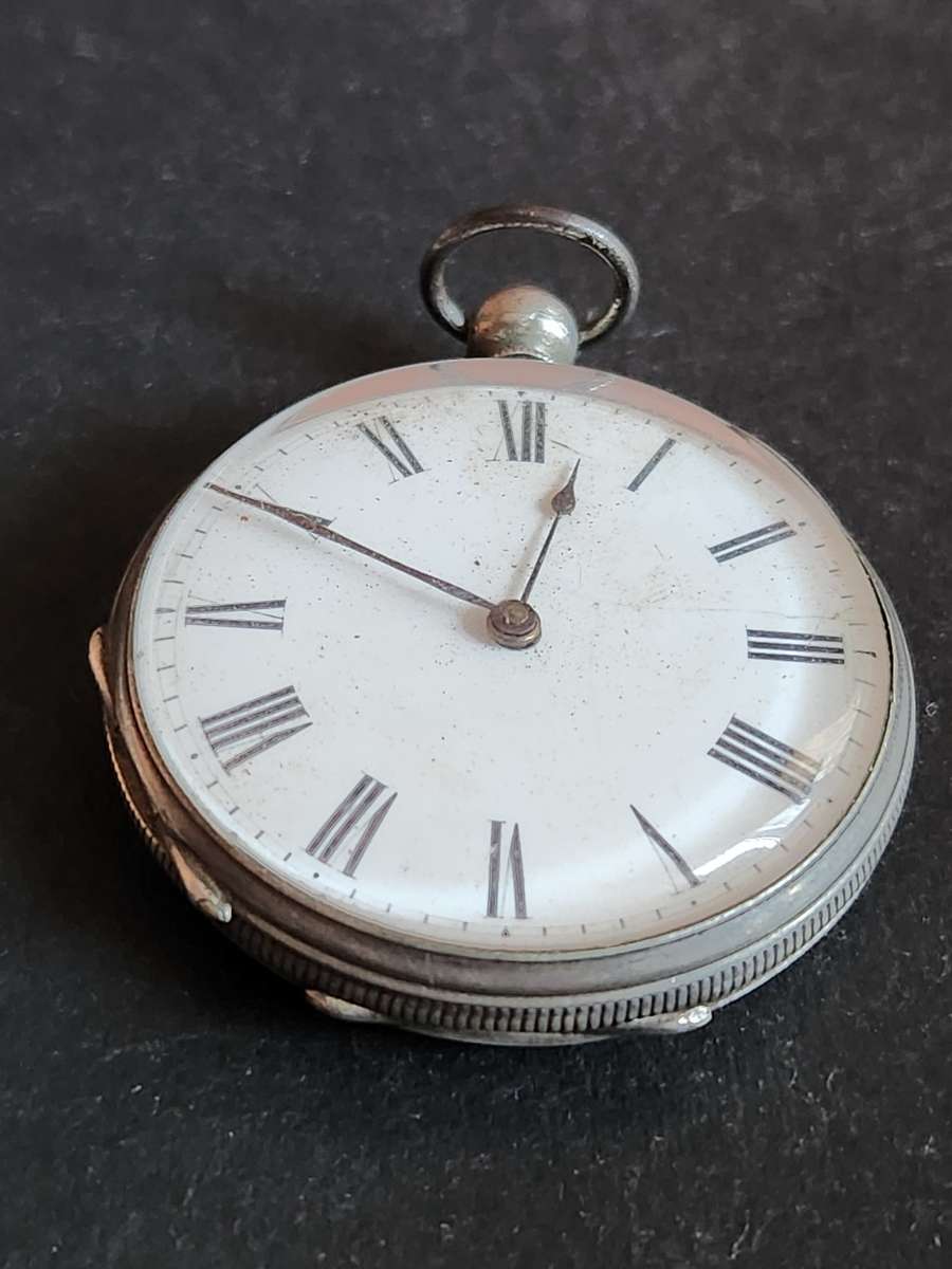 Vintage Fine Silver Pocket Watch with original glass total weight 45.29g (not working) 39mm x 39mm