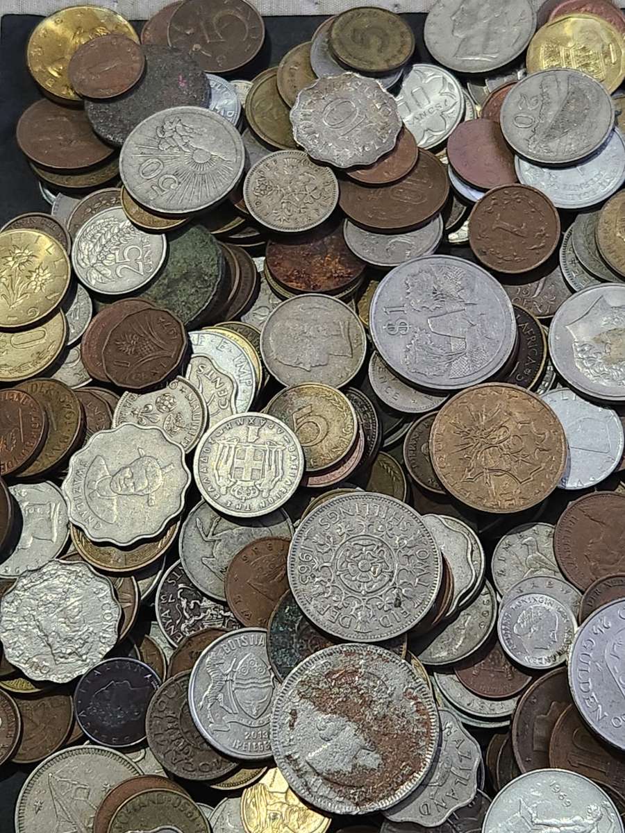 Mixed Lot of World Coins 2 kg - as per photograph