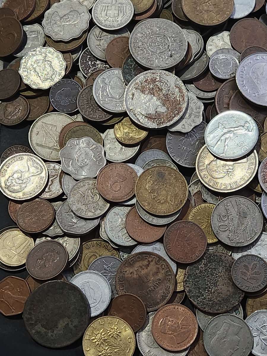Mixed Lot of World Coins 2 kg - as per photograph