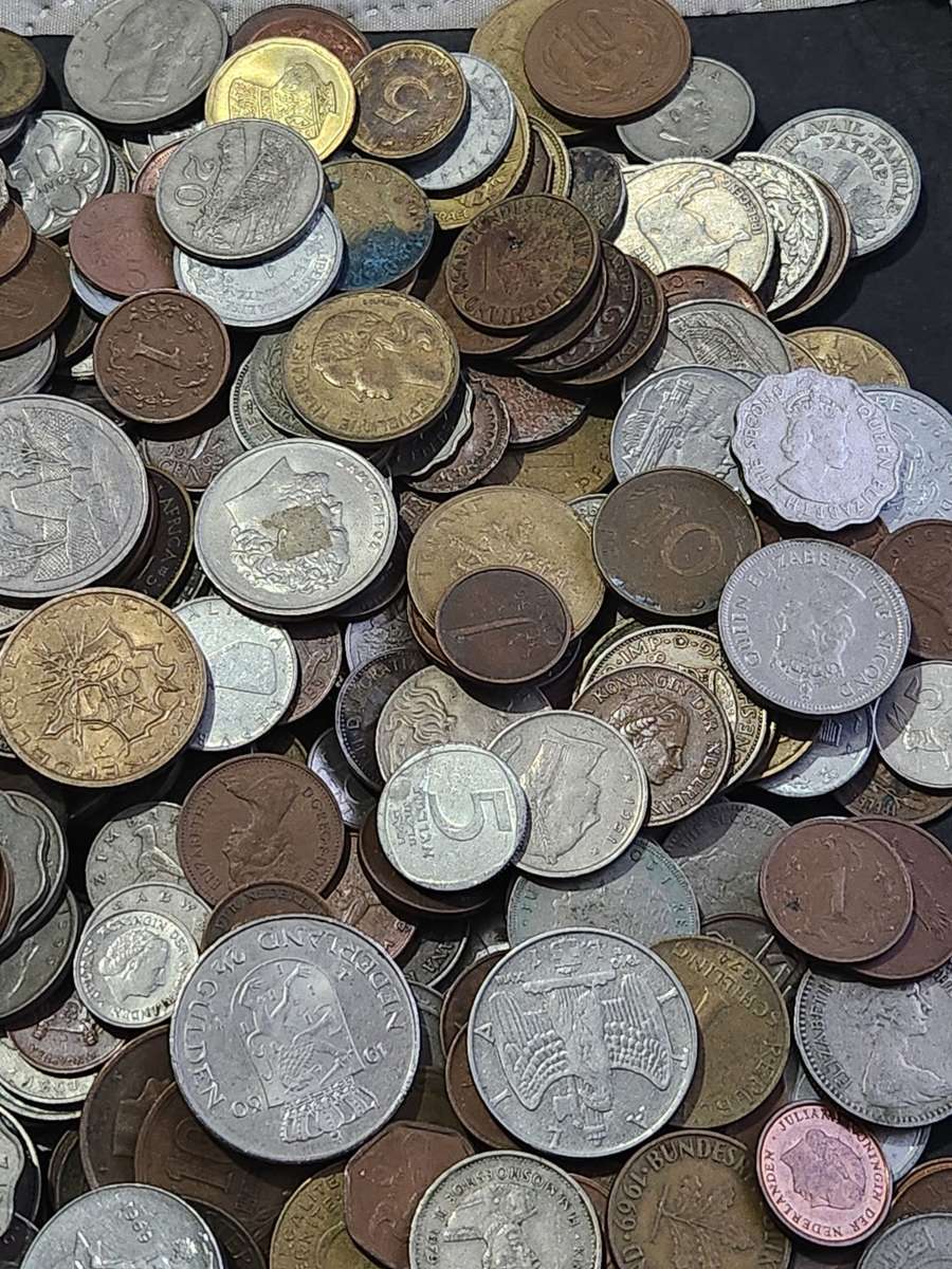 Mixed Lot of World Coins 2 kg - as per photograph
