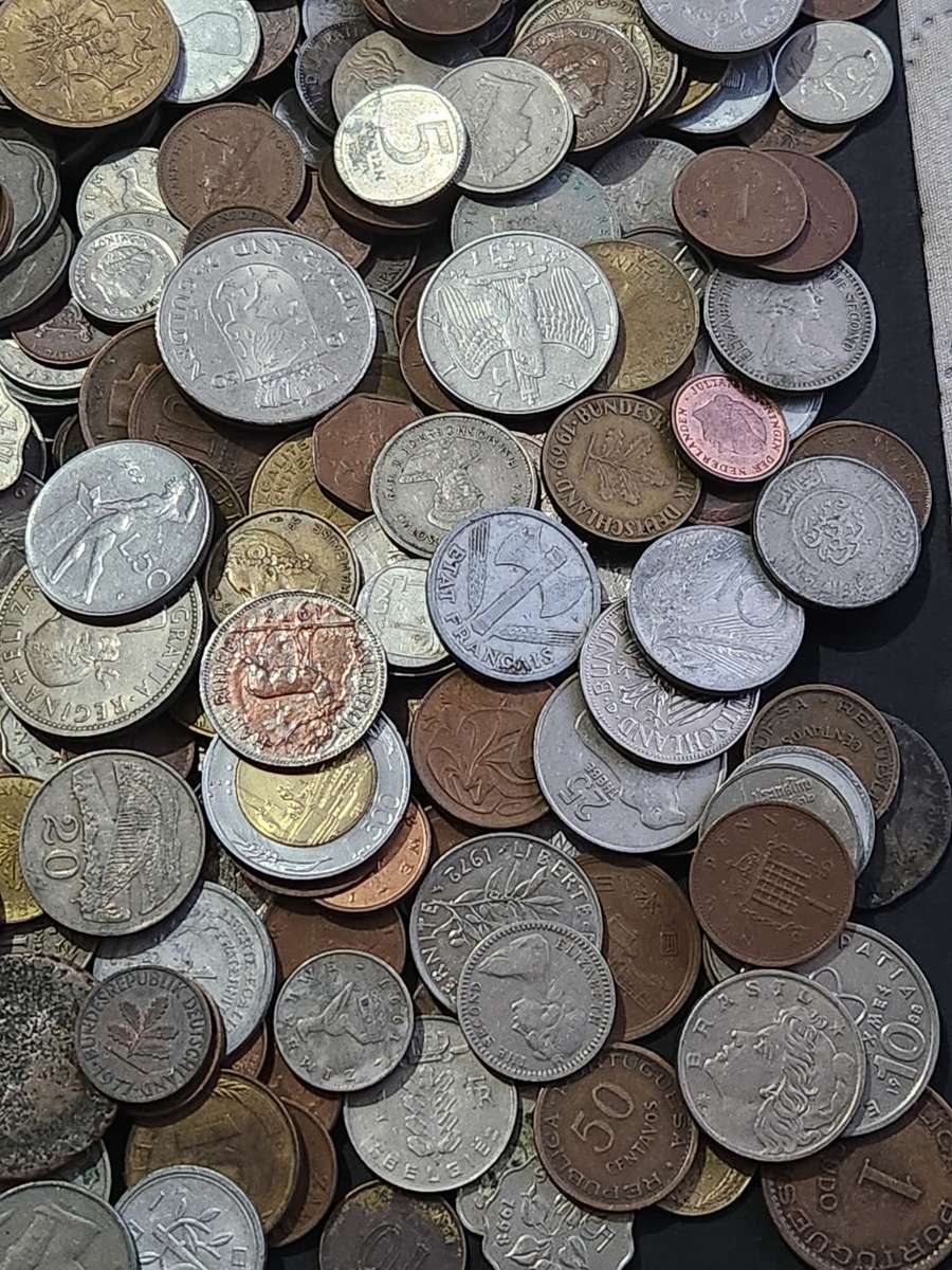 Mixed Lot of World Coins 2 kg - as per photograph