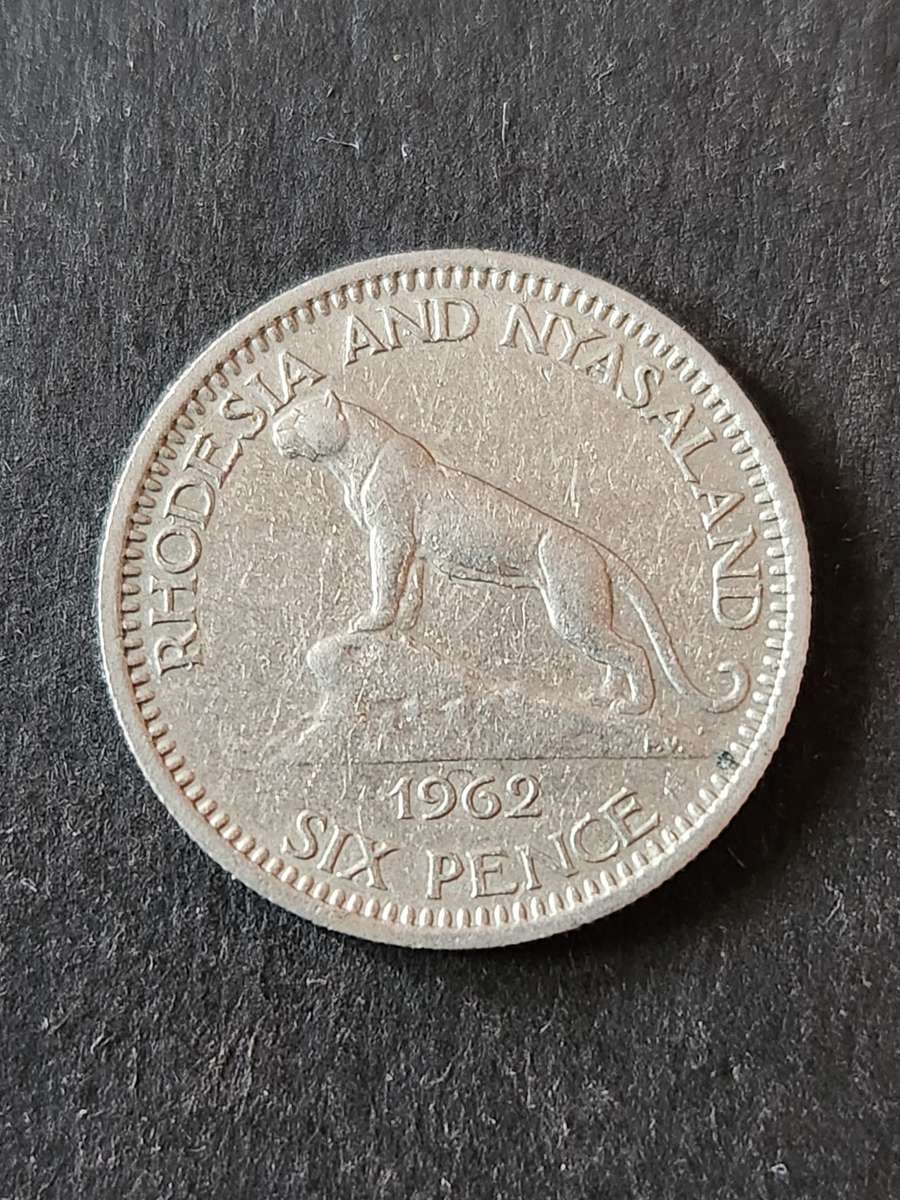 Rhodesia and Nysaland Sixpence 1962 - as per photograph