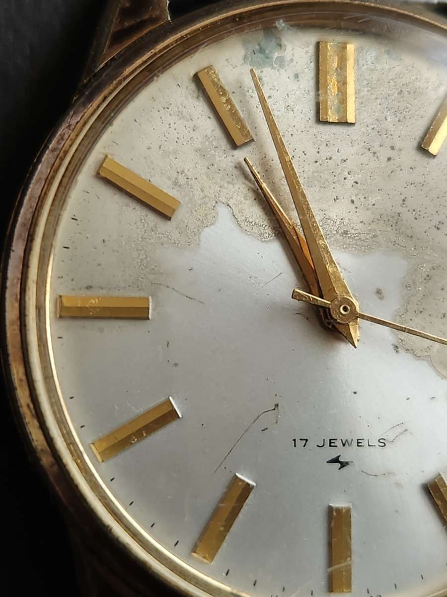 Vintage Seiko 7005A 17 Jewels Men`s Wrist Watch runs/stops - needs a service - as per photograph