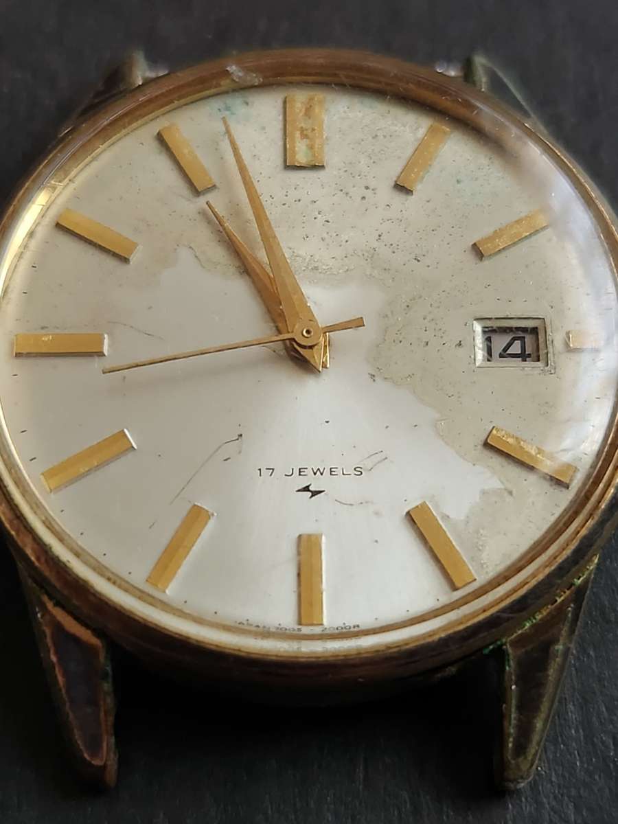 Vintage Seiko 7005A 17 Jewels Men`s Wrist Watch runs/stops - needs a service - as per photograph