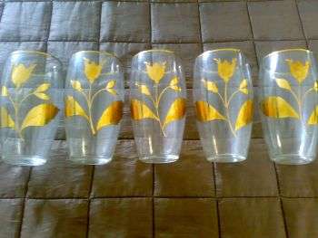 LOT OF 5 LOVELY OLD GLASSES WITH GOLDEN FLOWER DETAIL
