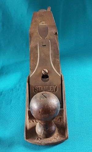 VINTAGE STANLEY BAILEY NO.4 WOODWORKING PLANE