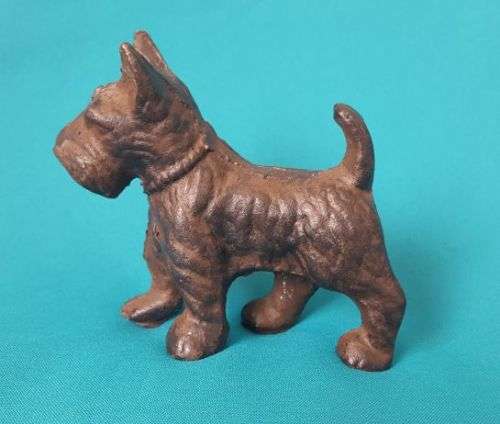 VINTAGE CAST IRON SCOTTISH TERRIER DOG FIGURINE