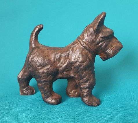 VINTAGE CAST IRON SCOTTISH TERRIER DOG FIGURINE