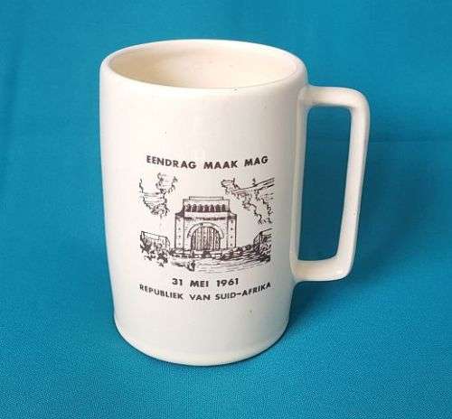 "EENDRAG MAAK MAG" VOORTREKKER MONUMENT (1961) MUG