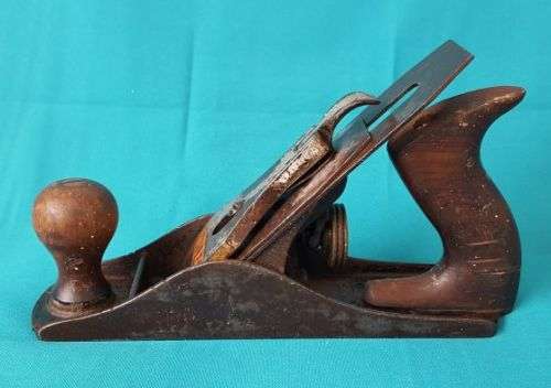 VINTAGE STANLEY BAILEY NO.4 WOODWORKING PLANE