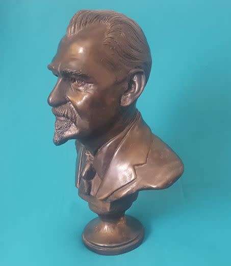 ANGLO BOER WAR: LARGE GENERAL JAN SMUTS BUST, BY P. MINNAAR (1981)