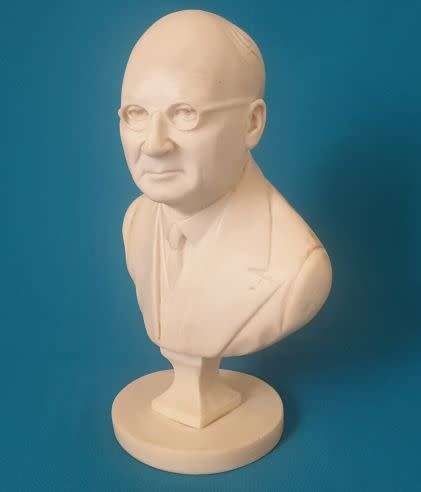 SCARCE!! DR. D.F. MALAN BUST, BY P. MINNAAR (1974)