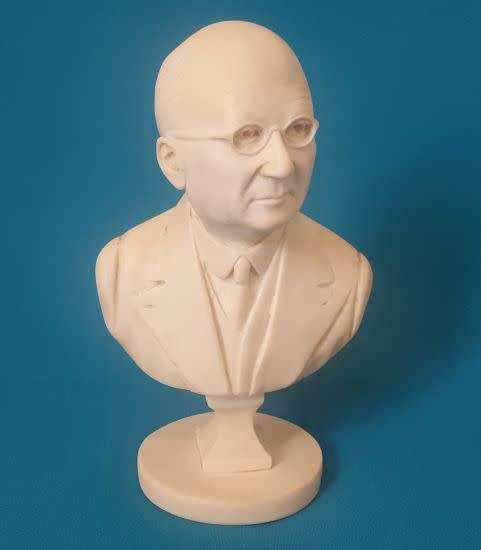 SCARCE!! DR. D.F. MALAN BUST, BY P. MINNAAR (1974)