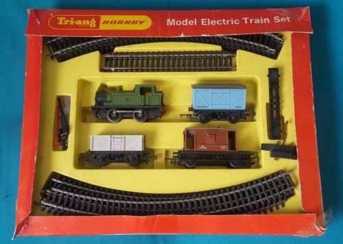 TRIANG HORNBY TRAIN SET IN BOX