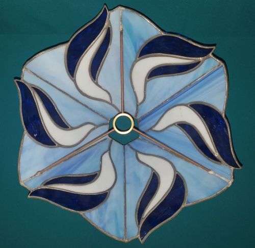 BEAUTIFUL BLUE STAINED GLASS LAMP SHADE