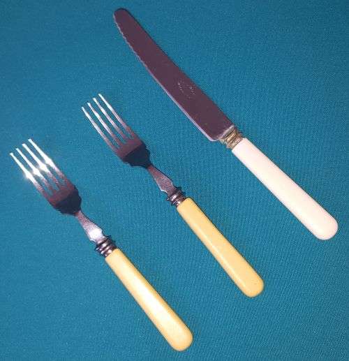 3 ASSORTED BONE HANDLE CUTLERY