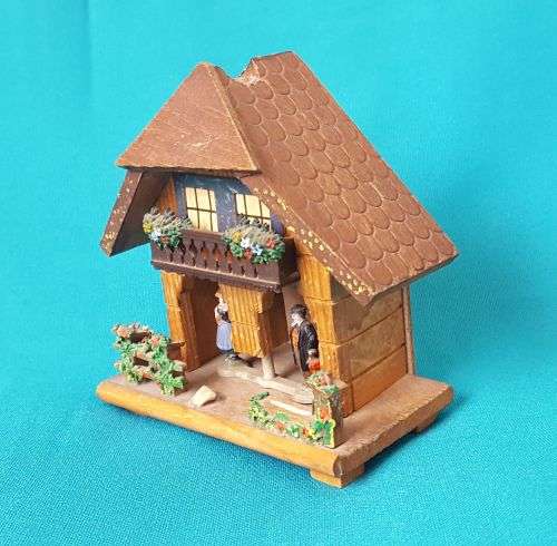 OLD WOODEN WEATHER HOUSE (HYGROMETER) >> GERMANY