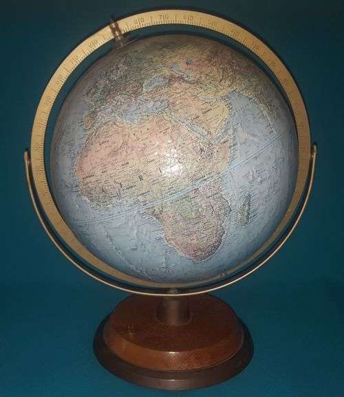 OLD READER'S DIGEST GREAT WORLD GLOBE ON WOODEN + METAL BASE
