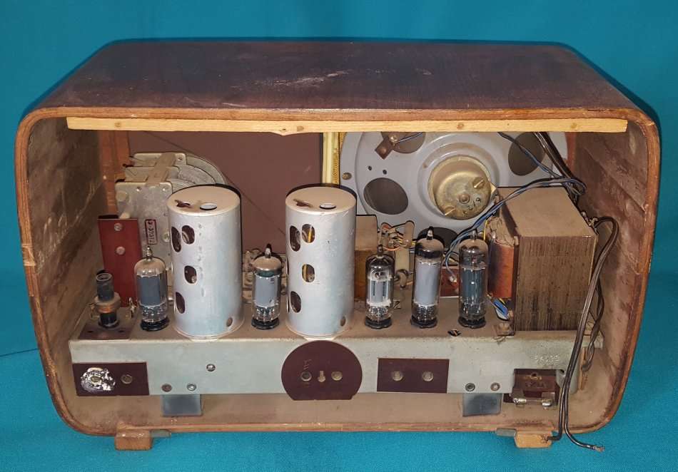 VINTAGE WOODEN LUXOR VALVE RADIO