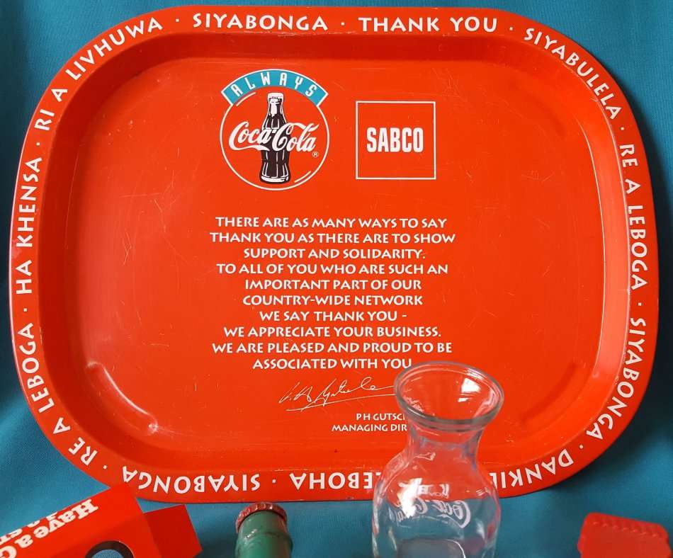 LOT OF COLLECTABLE COCA-COLA ITEMS