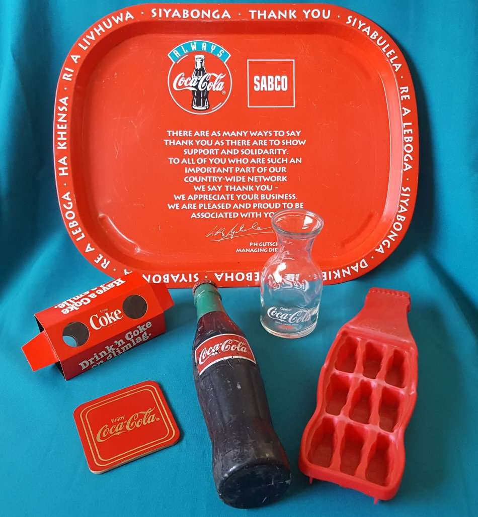 LOT OF COLLECTABLE COCA-COLA ITEMS