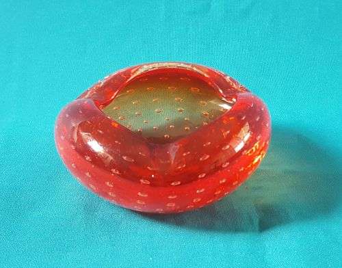 BEAUTIFUL RED MURANO BOWL / ASHTRAY WITH CONTROLLED BUBBLES