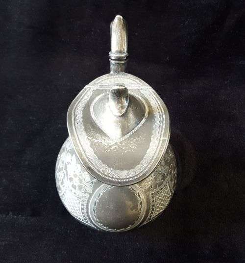 VINTAGE SILVER PLATED (EPNS) MILK JUG > FLOWER DETAIL