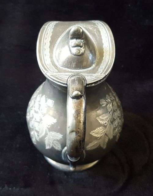 VINTAGE SILVER PLATED (EPNS) MILK JUG > FLOWER DETAIL