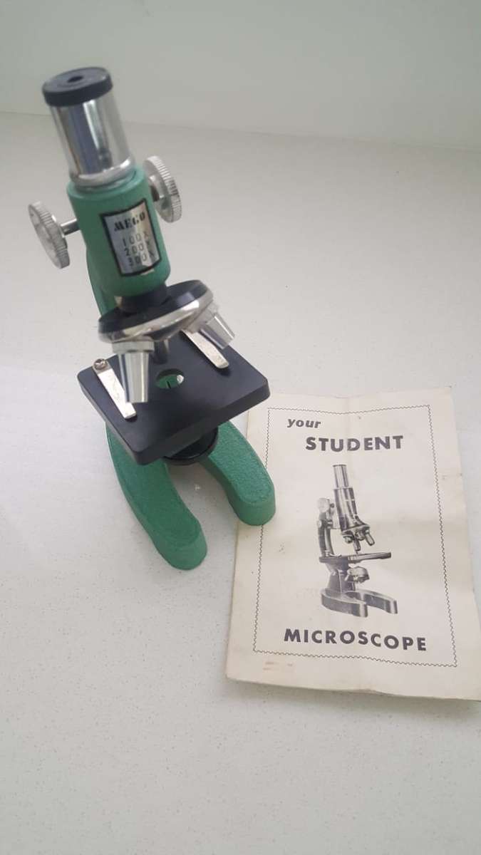 VINTAGE METAL STUDENTS  MICROSCOPE WITH BOOKLET