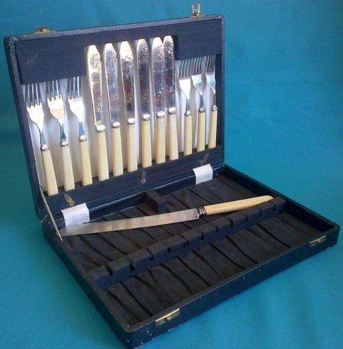 13 PIECE E.P.N.S. BONE HANDLE KNIVES & FORKS IN A CUTLERY BOX