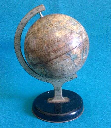 WORLD GLOBE BISCUIT TIN, DEPICTING RHODESIA ETC. (CIRCA 1920/30's)