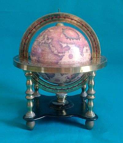 REMOVABLE GLOBE ON BRASS STAND