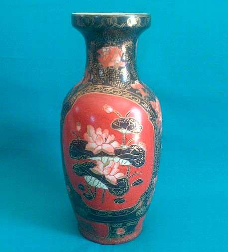 LOVELY ORIENTAL PORCELAIN VASE