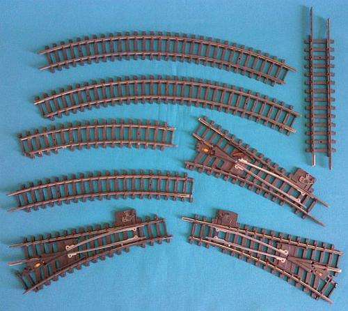 LOT OF TRI-ANG RAILWAYS TRAIN TRACKS- HO SCALE (ENGLAND)