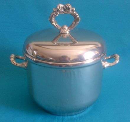 BEAUTIFUL SILVER PLATED ICE BUCKET WITH HANDLES & LID