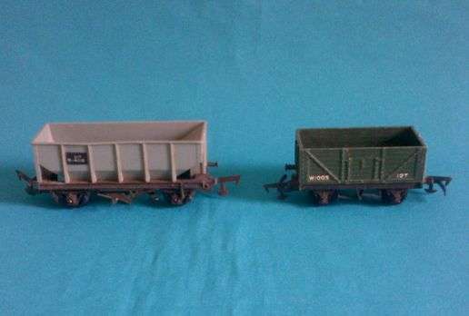 2 TRI-ANG RAILWAYS OPEN WAGONS - HO SCALE (ENGLAND)