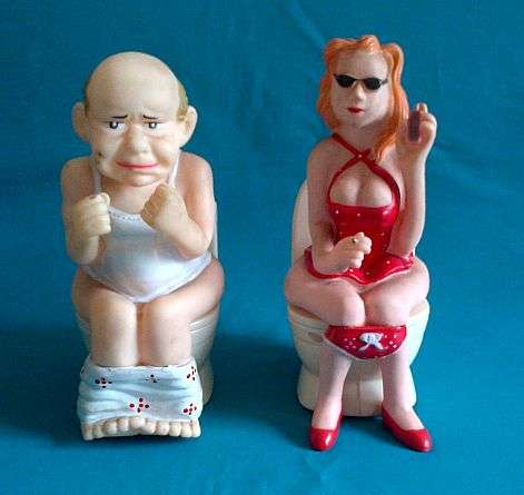 PAIR OF KITSCH NOVELTY BATTERY OPERATED RUBBER FIGURINES