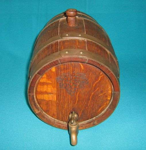 NICE WOODEN WINE BARREL WITH BRASS STRIPS
