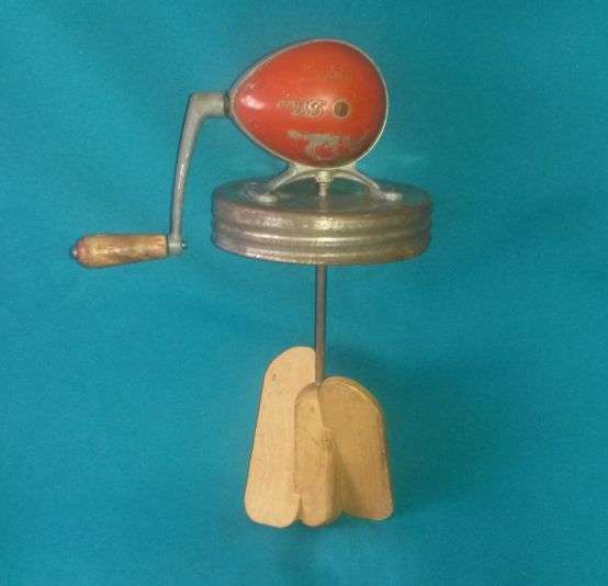 OLD WOODEN AND METAL BUTTER CHURN MIXER (BLOW)