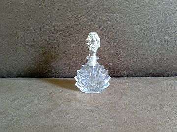 LOVELY CUT GLASS PERFUME BOTTLE& SILVER PLATED STOPPER