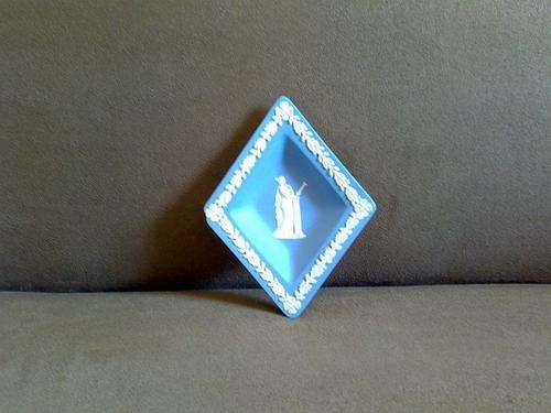 BLUE DIAMOND-SHAPED WEDGWOOD DISH