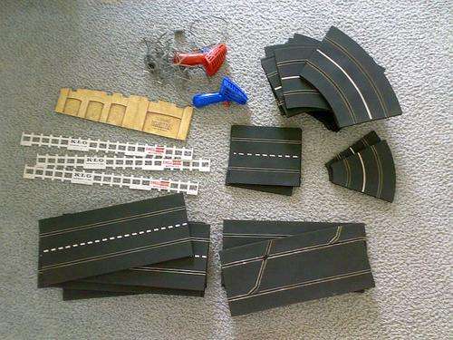 LOT OF TRIANG SCALEXTRIC ITEMS