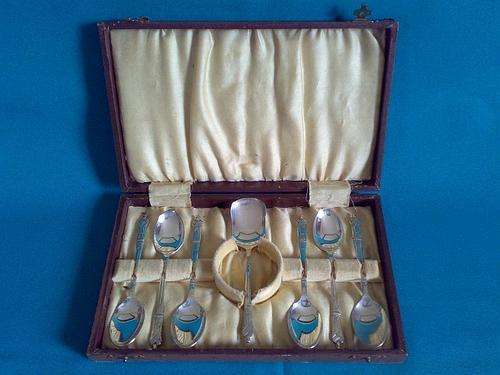 SET OF 6 E.P.N.S. APOSTLE SPOONS & SUGAR SPOON IN CASE