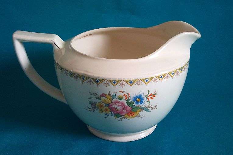 "IVORY WARE" ENGLAND JUG>>>FLOWER DETAIL