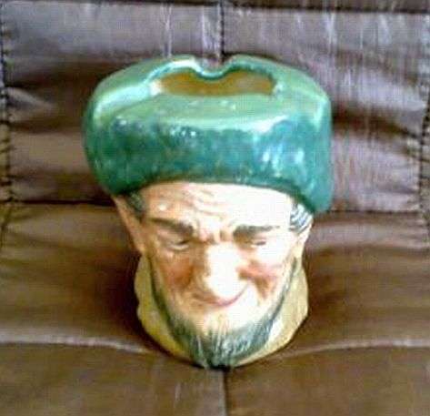 (M) ROYAL DOULTON "AULD MAC" CHARACTER JUG>>ASHTRAY
